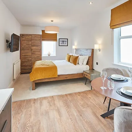 Host & - Pods Apartment *