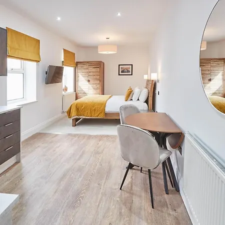 Apartment Host & - Pods
