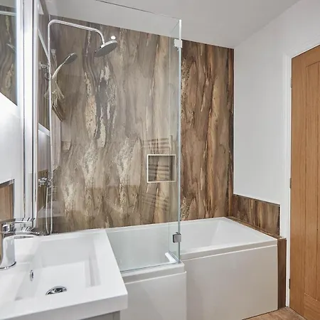 Host & - Pods * Saltburn-by-the-Sea