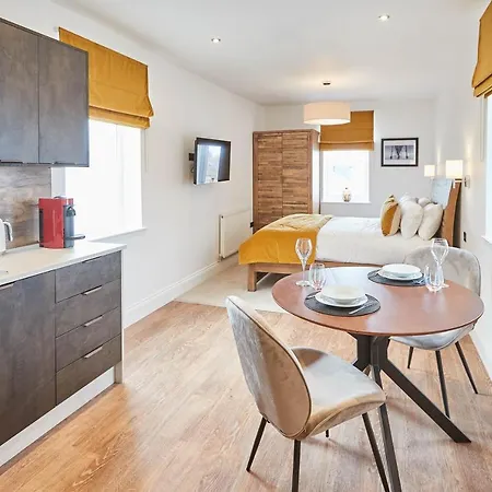 Apartment Host & - Pods